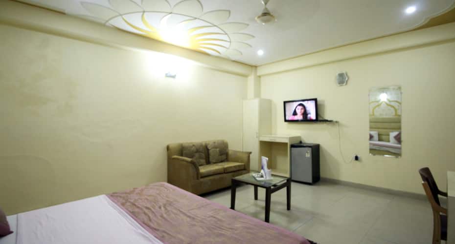 TG Rooms Airport Zone 3, New Delhi 5